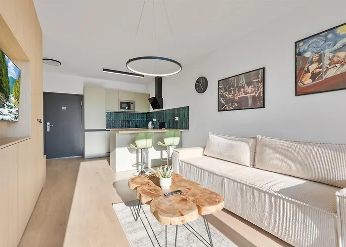 Modern Apt With Ac And Balcony