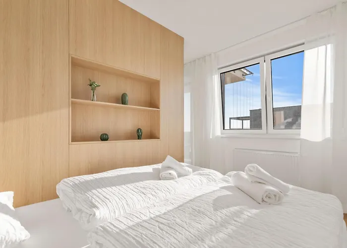 Modern Apt With Ac And Balcony